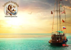 O croazieră cu barca piraților pe apele turcoaz ale Mării Roșii, prezentând o corabie autentică din lemn în Hurghada.