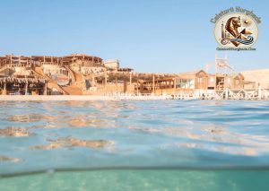 Excursie Orange Bay Hurghada: Rezervă Online la Cele Mai Bune Prețuri în 2026 - Vedere spectaculoasă de la nivelul apei asupra plajei private și iahturilor din Marea Roșie.