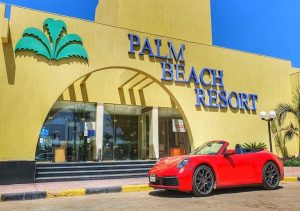 Excursii si spa de la Palm Beach Resort Hurghada la intrarea în hotel